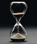 Halb abgelaufene Sanduhr